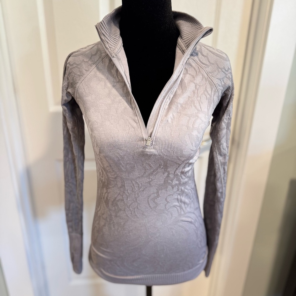 Lululemon Athletica Gray Patterned Long Sleeve Top